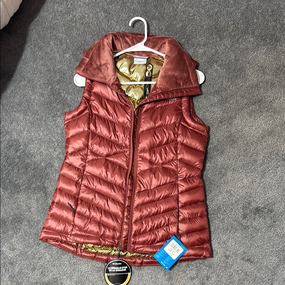 Columbia Vest with Glossy Finish